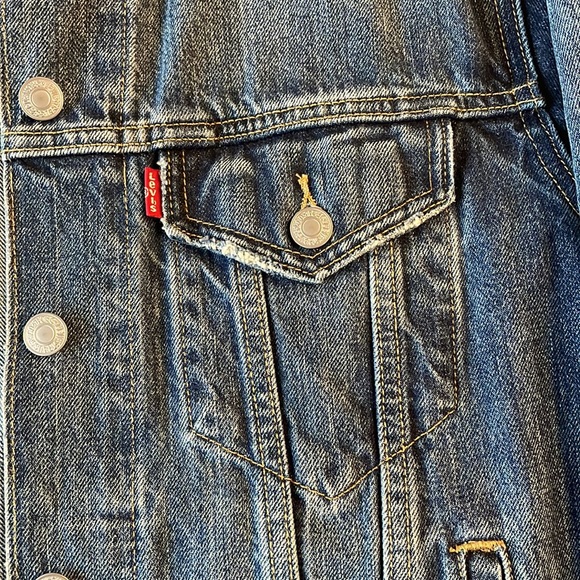 Levi’s Jean Jacket - Picture 7 of 9